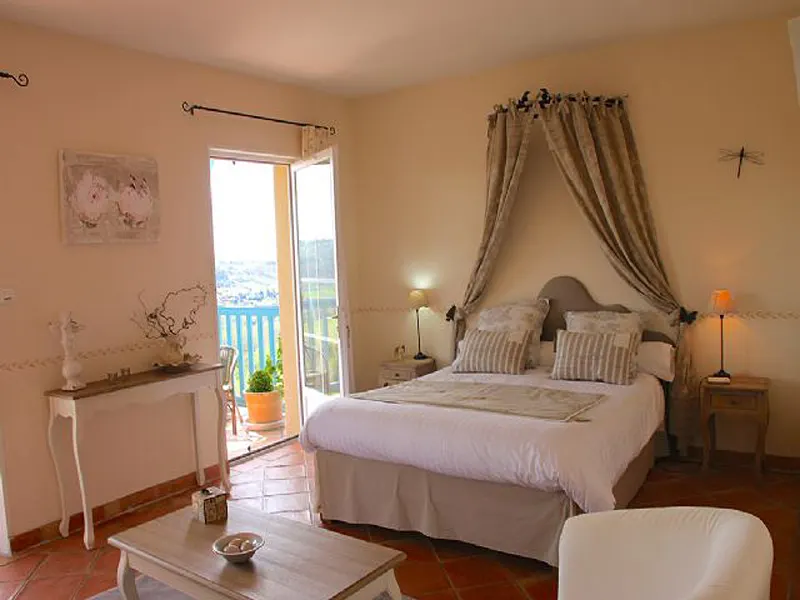 OLEA, maison d'hôte de charme Le Bugue Perigord. 2 suites familiales, 3 chambres d'hôtes, un studio meublé de grand confort. Piscine , maison climatisée